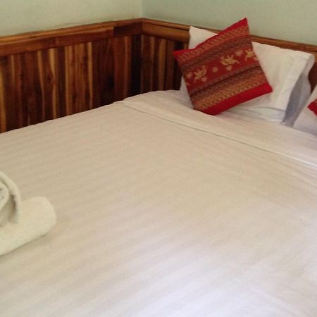 วิลลา กิ่งคำ ริเวอร์ไซด์ Hotel หลวงพระบาง ภายนอก รูปภาพ