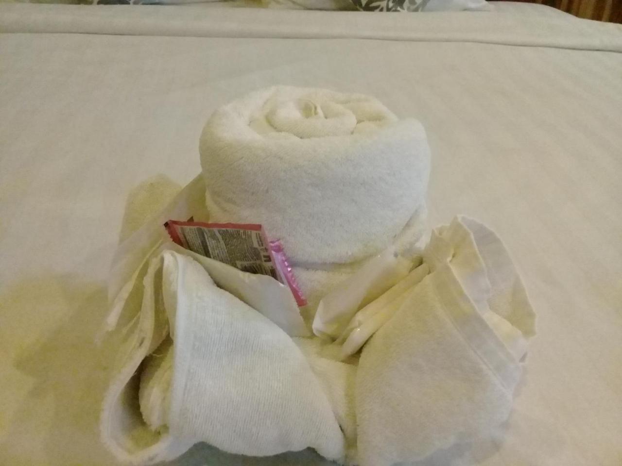 วิลลา กิ่งคำ ริเวอร์ไซด์ Hotel หลวงพระบาง ภายนอก รูปภาพ